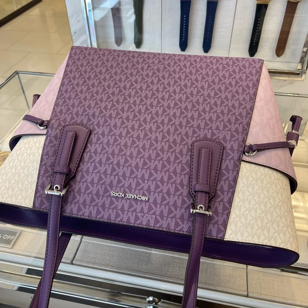 MICHAEL KORS Voyager Large Color-Block Signature Logo Shoulder Tote 
Dark Purple - Picture 13 of 16